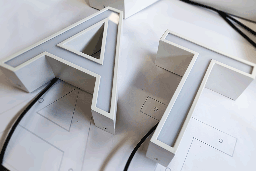 设计制作镂空字标识标牌具备哪些特征？